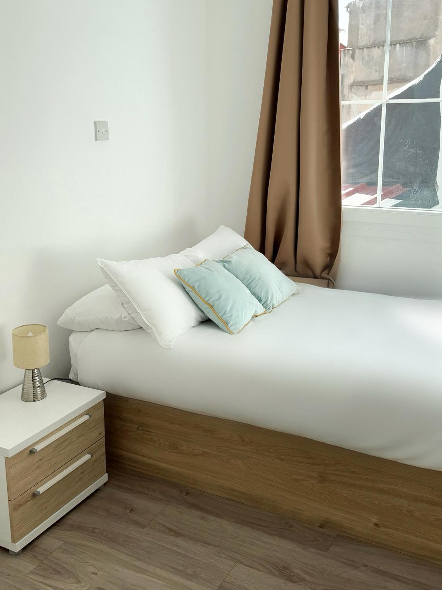 גיברלטר Modern City Centre Two Bedroom Windsor Apartment - Grand Central House מראה חיצוני תמונה